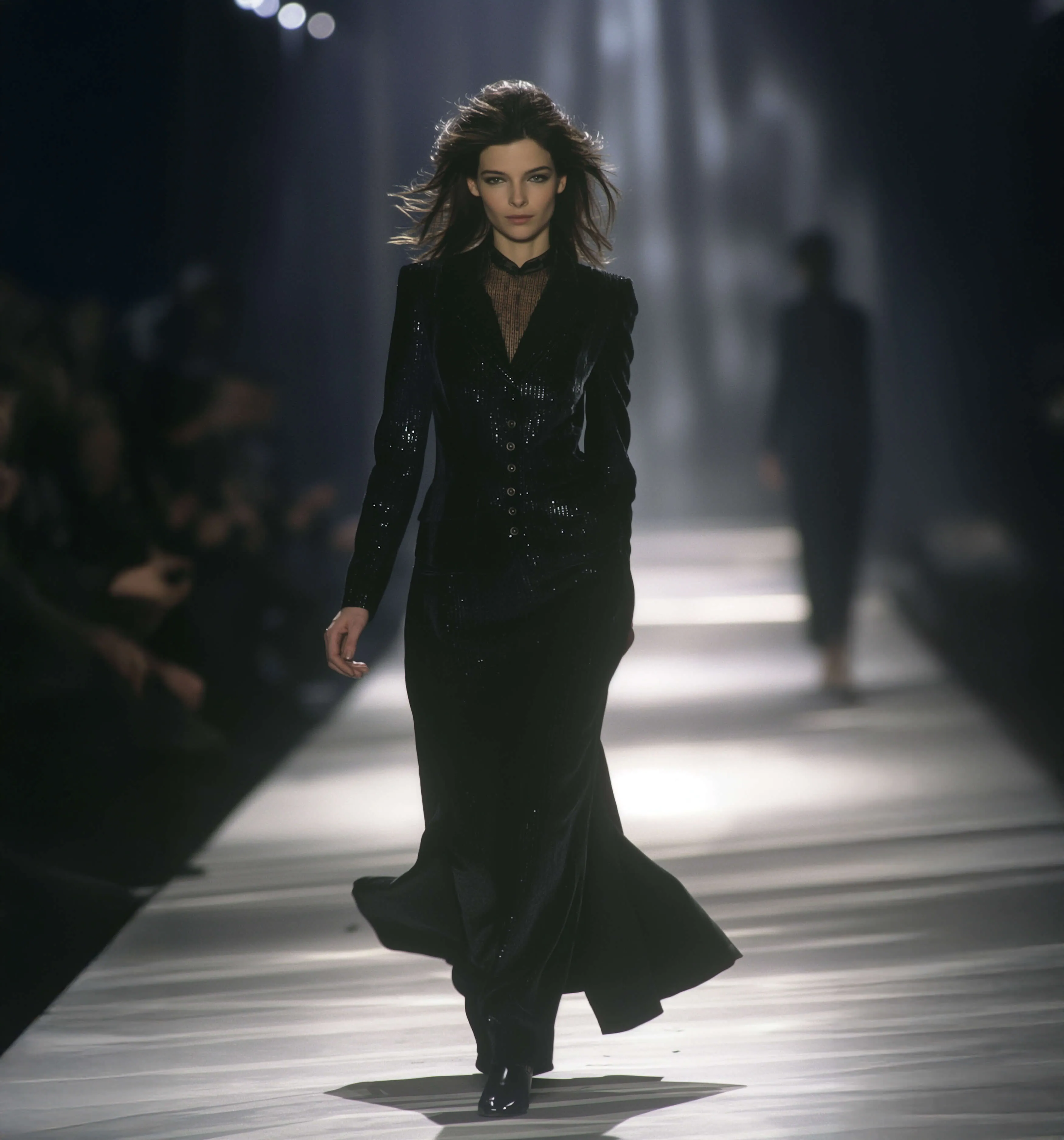 Mock-up of Primavera Shopify Theme on an iPhone